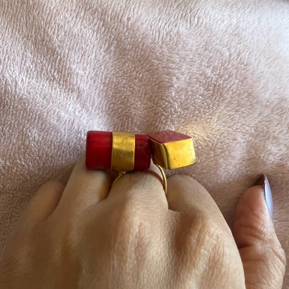 Coral adjustable cocktail ring - Picture 2 of 4